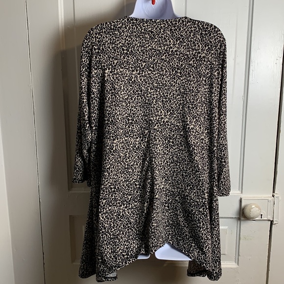 Nicole Miller Studio Leopard Print Long Sleeve Top Size 2X - Picture 8 of 10